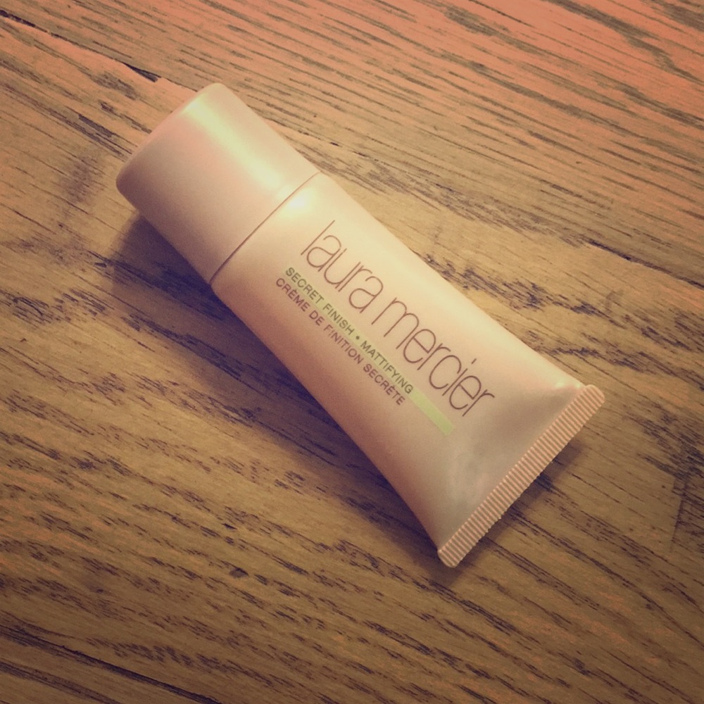 Laura Mercier- Secret finish-mattifying